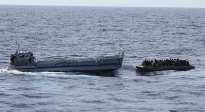 migrants boat sinks off italian island lampedusa - Σόλων ΜΚΟ