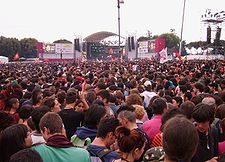 225px Rome concert 1 5 2007 crowd - Σόλων ΜΚΟ