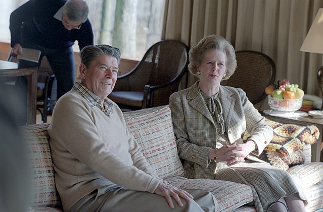 640px President Ronald Reagan with Prime Minister Margaret Thatcher During a Working Luncheon at Camp David - Σόλων ΜΚΟ