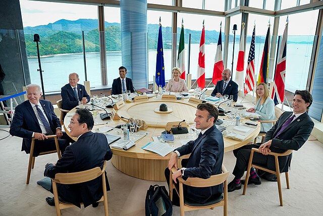 G7 Leaders are seated around a table - Σόλων ΜΚΟ